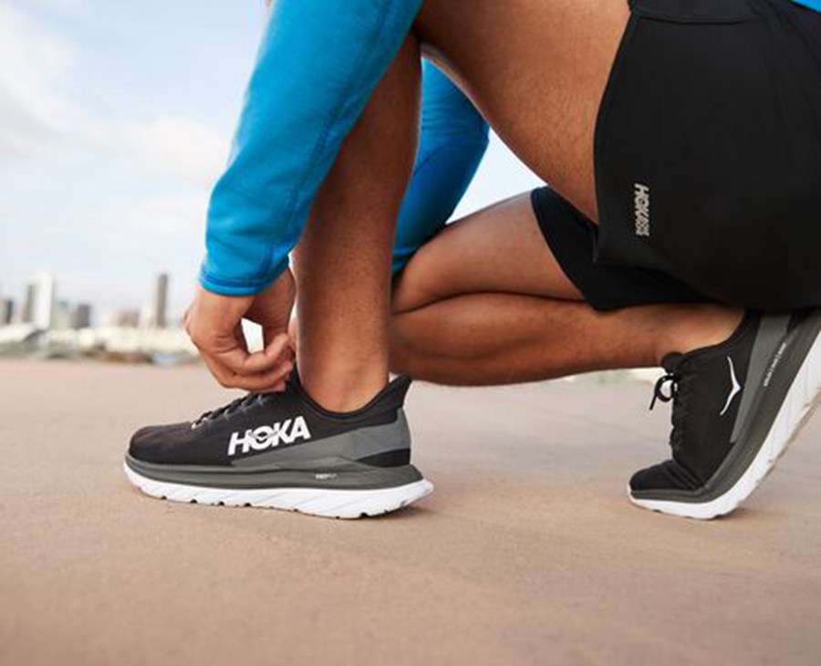 Hoka One One Mach 4 Löparskor Herr - Svarta/Vita - WAIGX-4816